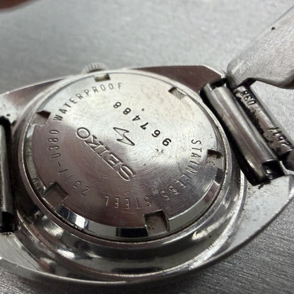 Seiko Matic Lady Watch Women 30mm Silver Dial Silver Tone Date Vinatge  PARTS10