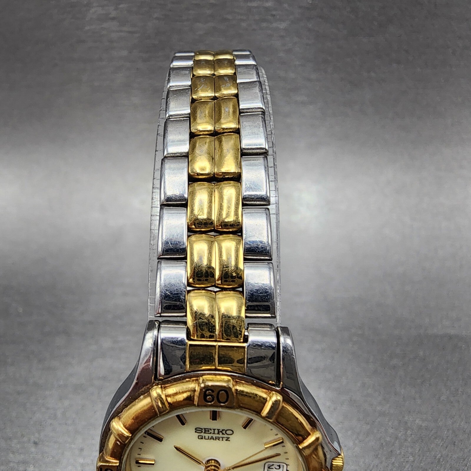 Seiko Sports 50 Watch Women 25mm Luminous Dial Two Tone Date Round New Battery3