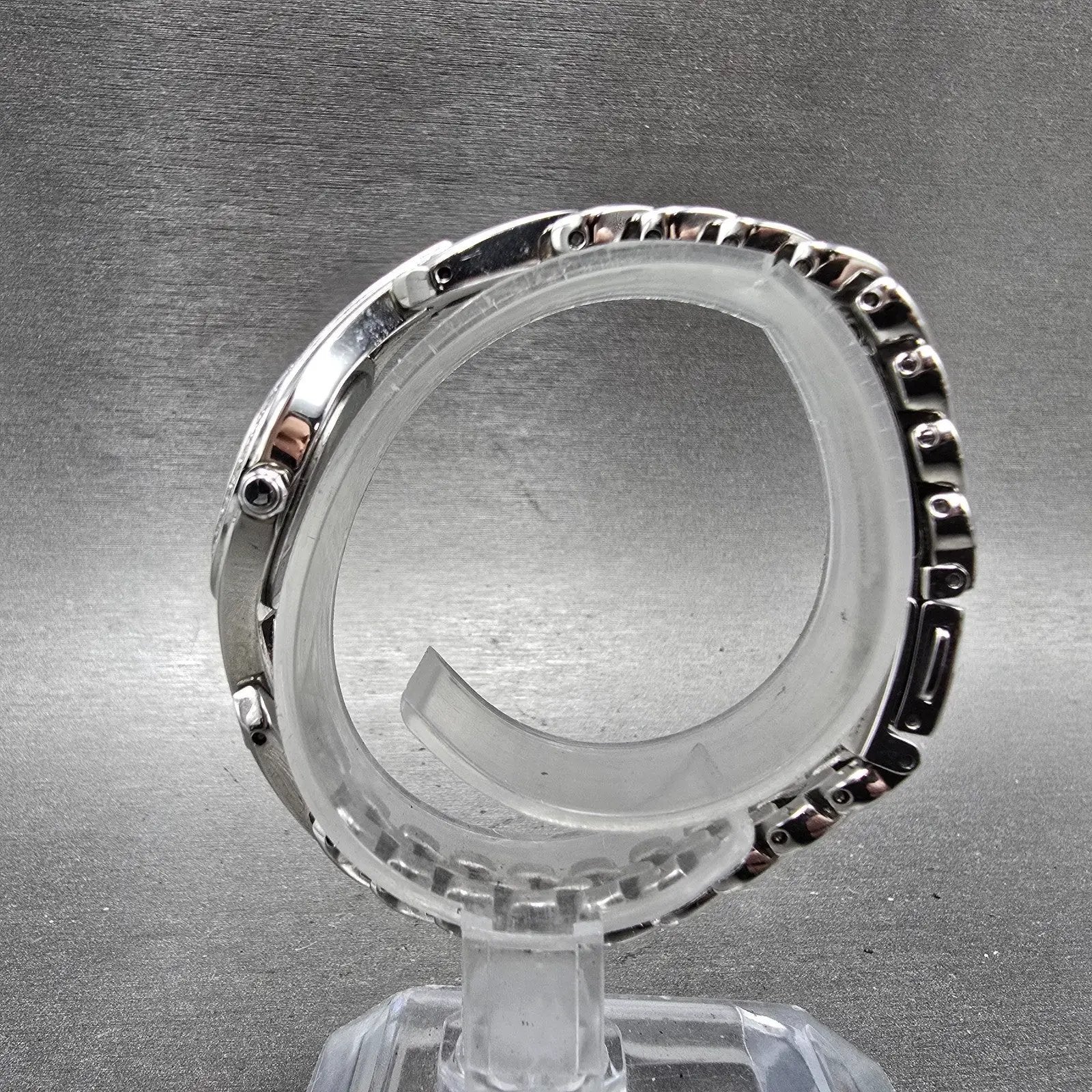 Seiko Solar Watch Women 23mm MOP Dial Silver Tone Round V115-0AP0 Runs7