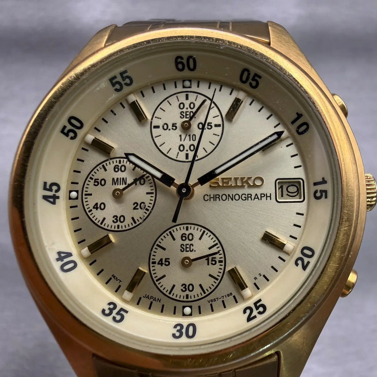 Seiko Chronograph Watch Men 39mm Champagne Dial Gold Tone Date V657-7100 New Bat1