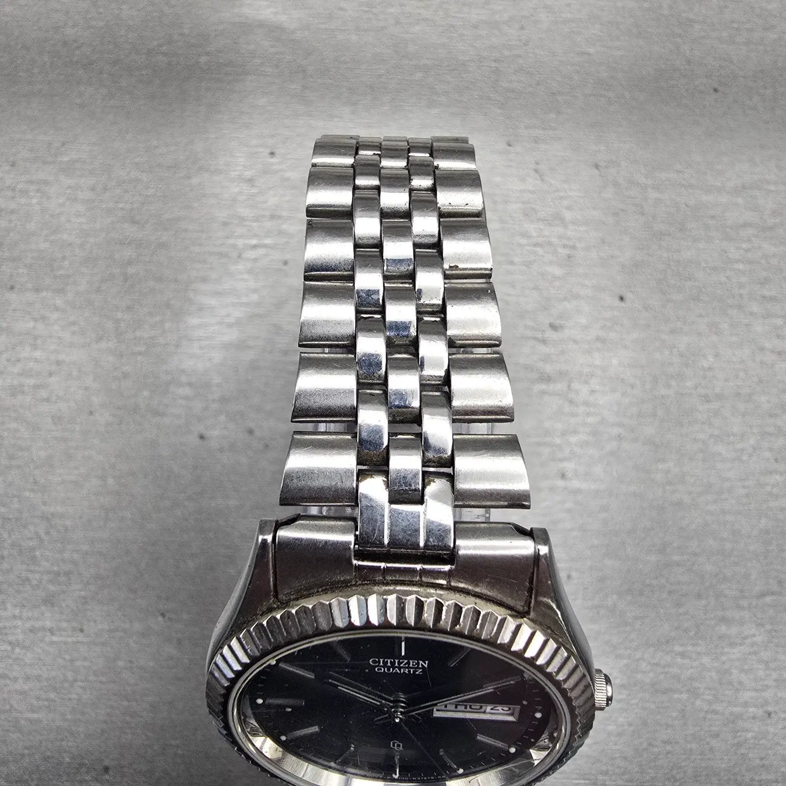 Citizen CQ Watch Men 35mm Gray Dial Silver Tone Daydate 6100-R01037 New Battery4