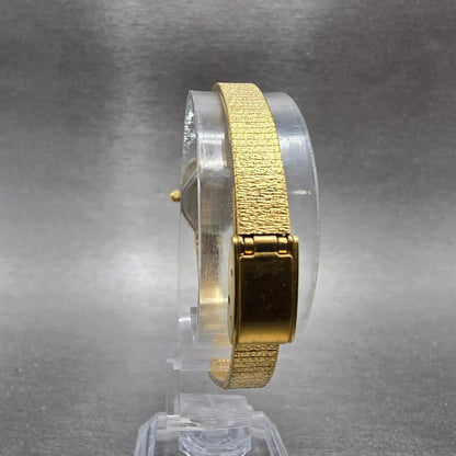 Gruen Watch Women 17mm Silver Dial Gold Tone Ovel Gem Set New Battery Vintage7