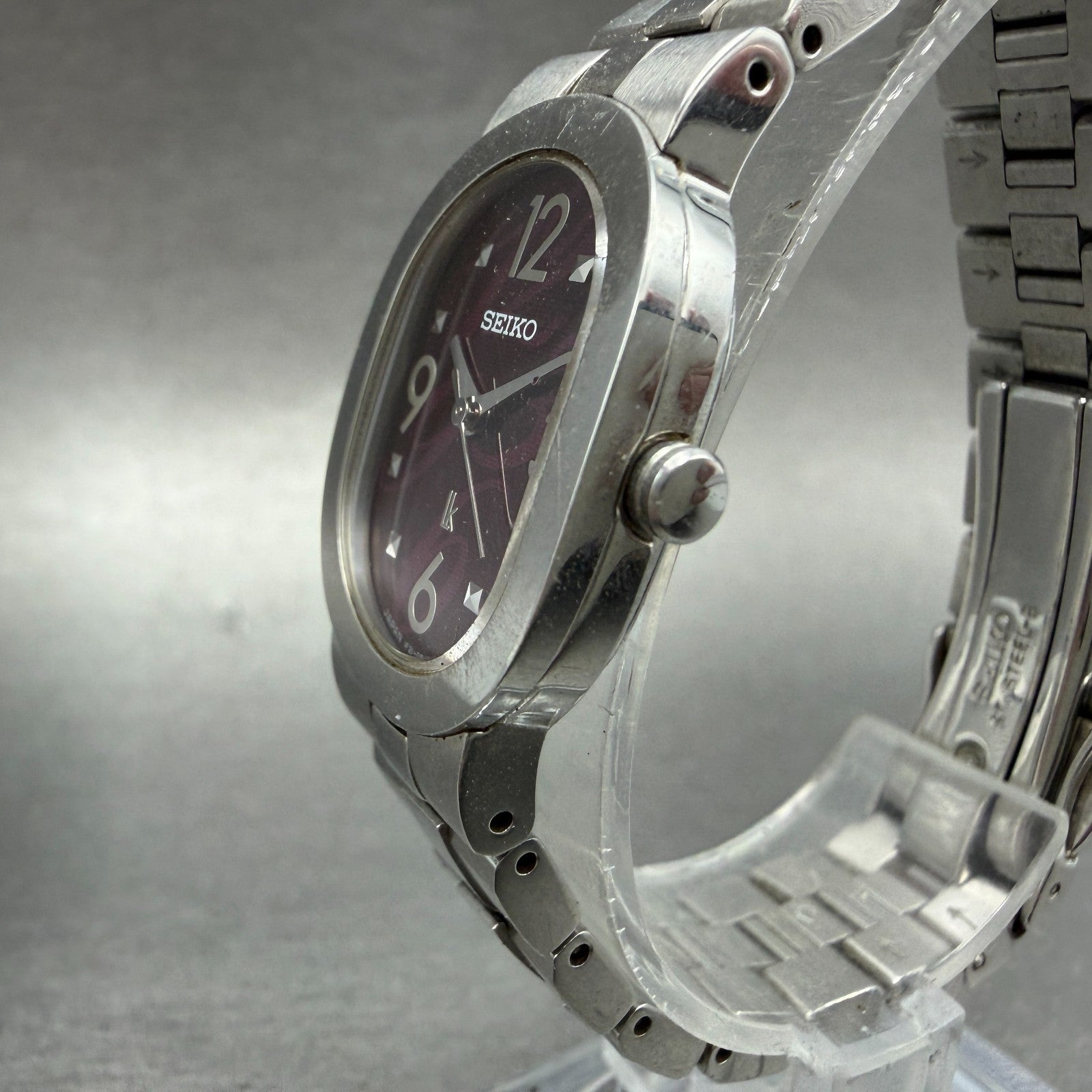 Seiko Lukia Watch Women 21mm Red Dial Silver Tone Oval 1F21-0AZ0 New Battery2