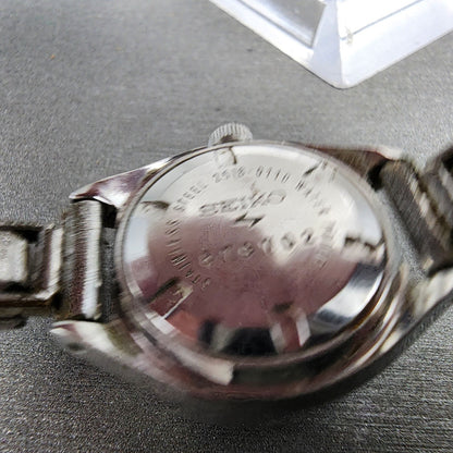 Seiko Chorus Watch Women 25mm Silver Dial Silver Tone Date Manual Wind Runs VTG9