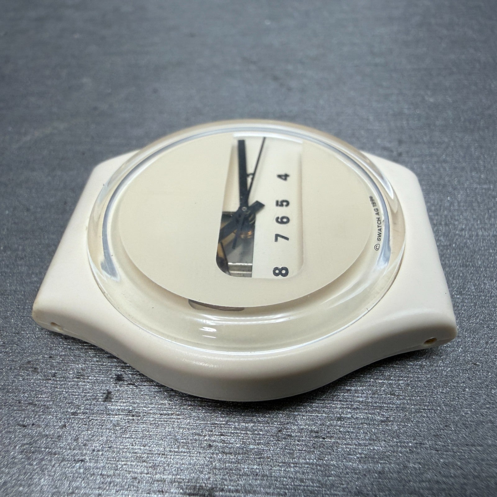 Swatch Screen Watch Men 34mm Beige Dial Beige Tone Round GW117 New battery3