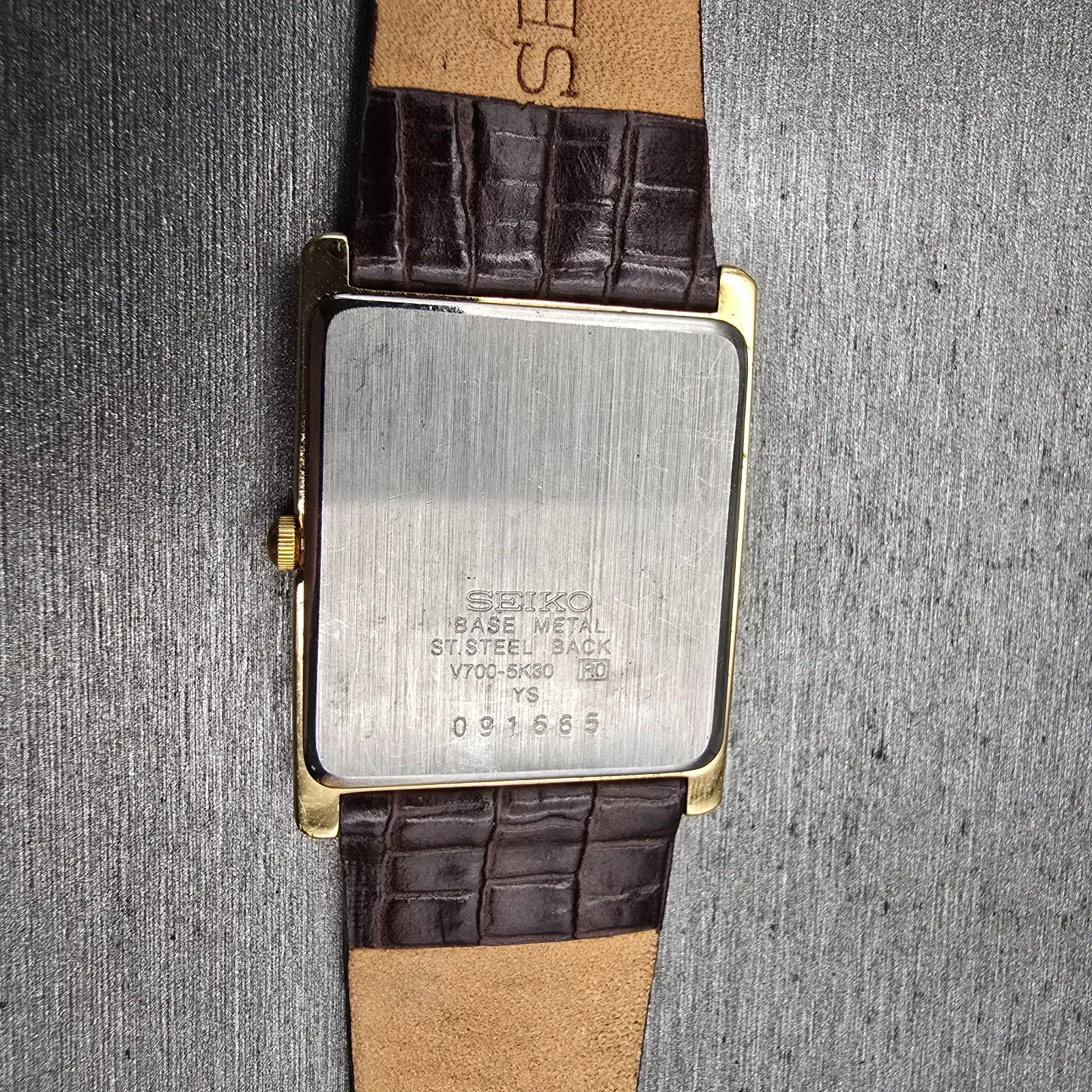 Seiko Tank Watch Men 25mm Gold Dial Gold Tone Rectangle V700-5K30 New Battery G10