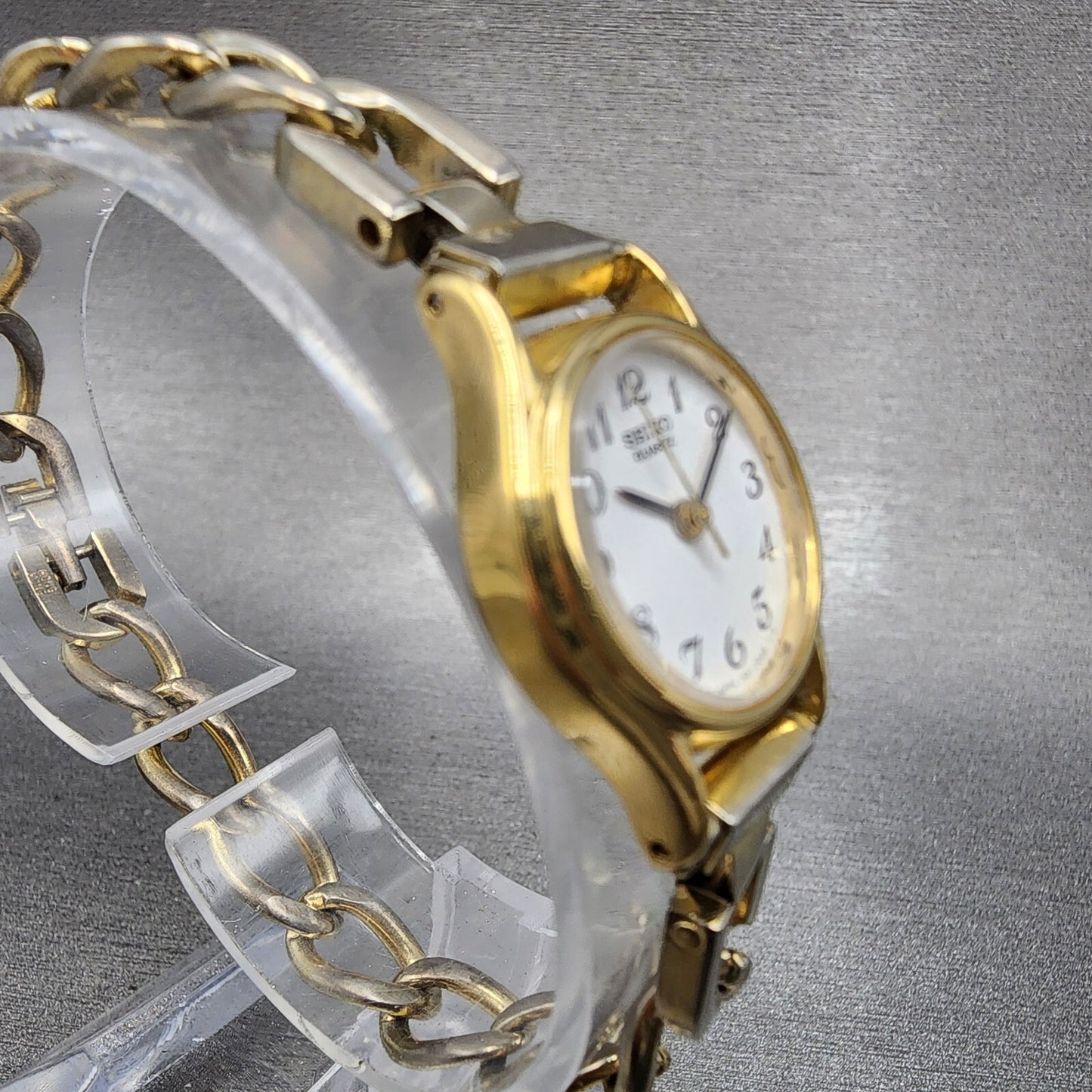 Seiko Watch Women 20mm White Dial Gold Tone Round 1N010E19 New Battery VTG3