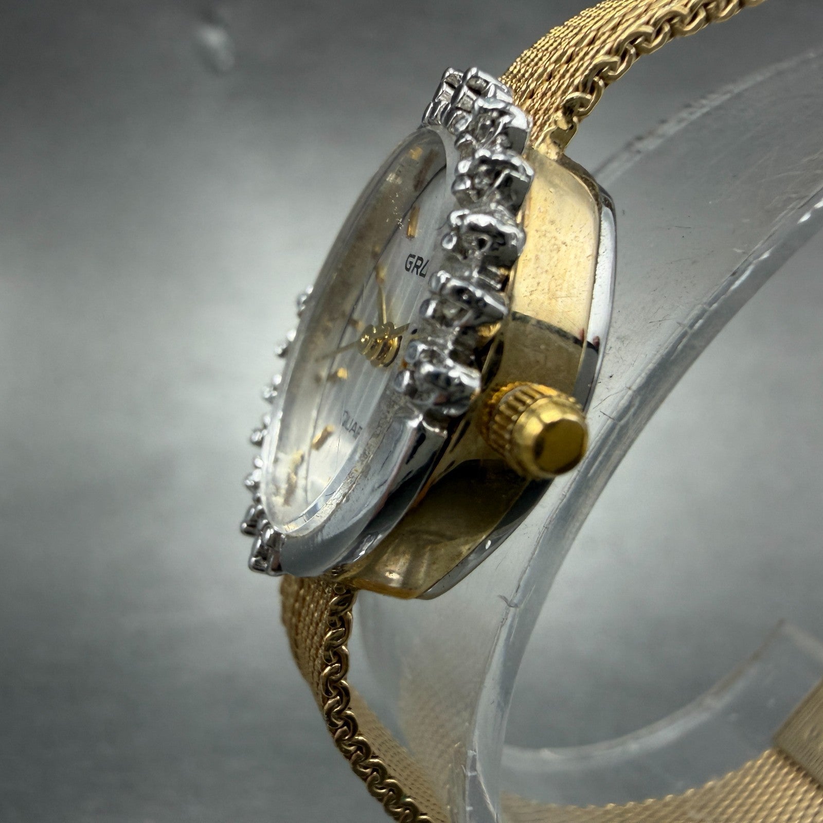 Gruen Watch Women 16mm White Dial Gold Tone Oval Diamond Bezel New Battery ABC2