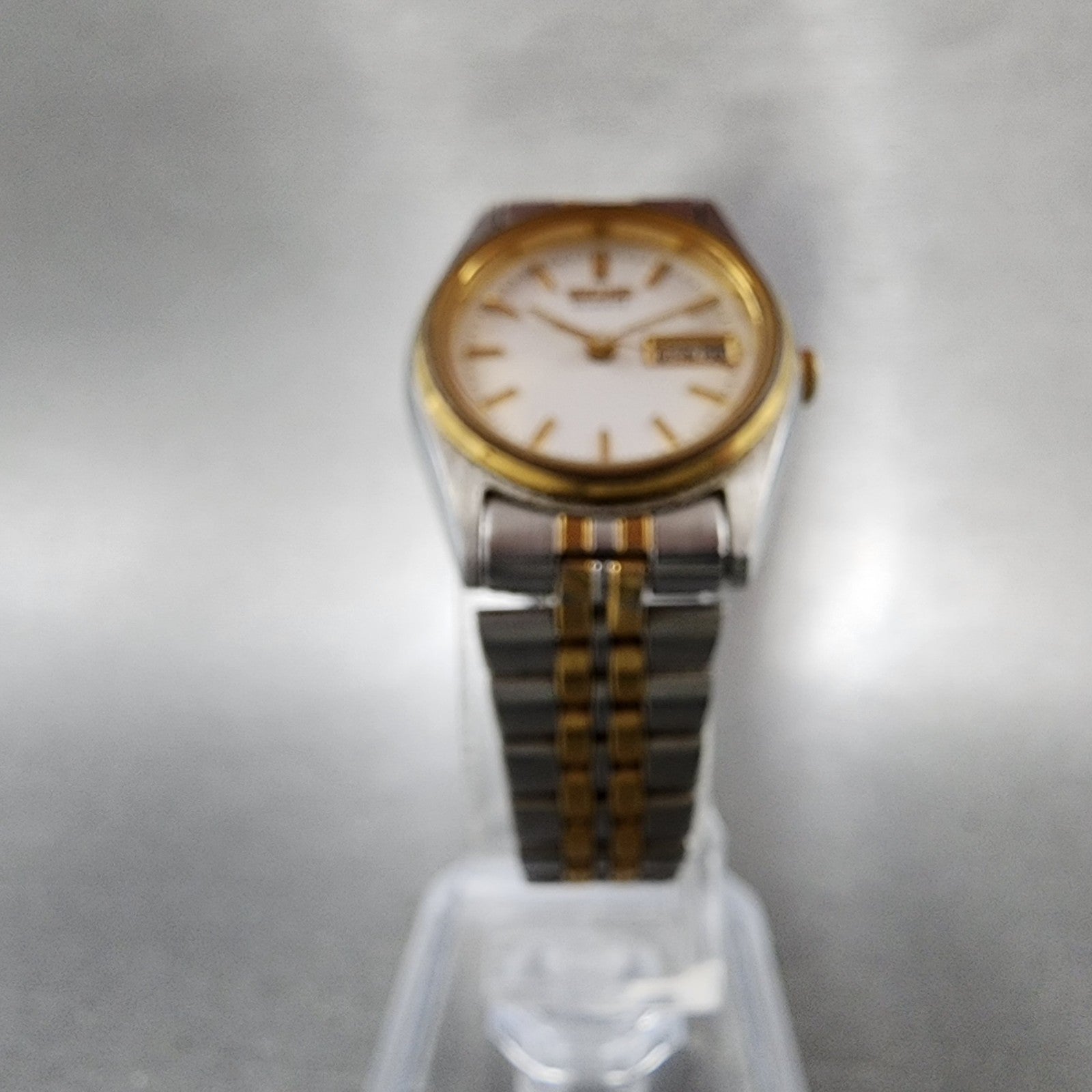 Seiko Watch Women 25mm White Dial Two Tone Daydate 7n430011 Round New BatteryBA5
