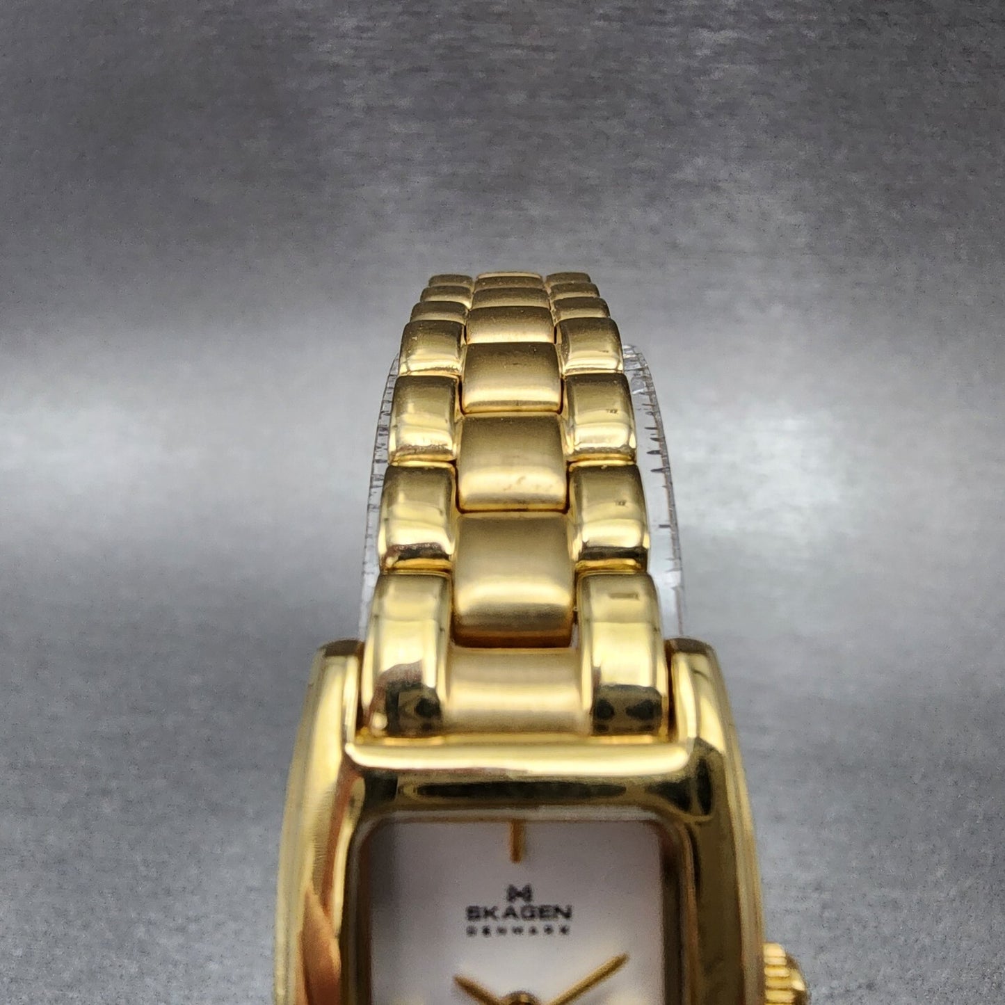 Skagen Tank Watch Women 19mm White Dial Gold Tone Rectangle 93SGXW New Battery4