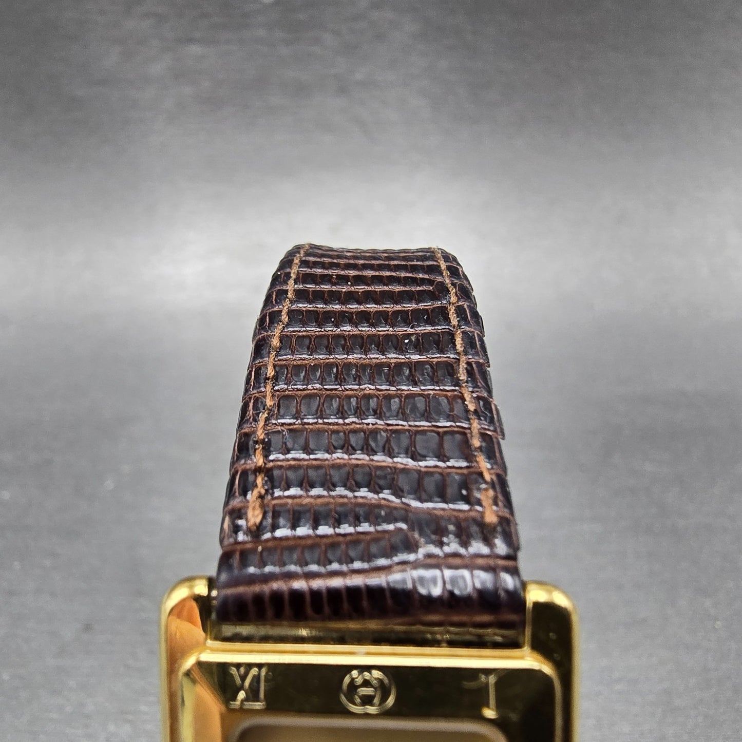 Gucci 4200FL Tank Watch Women 21mm Champagne Dial Gold Tone New Battery Vintage4