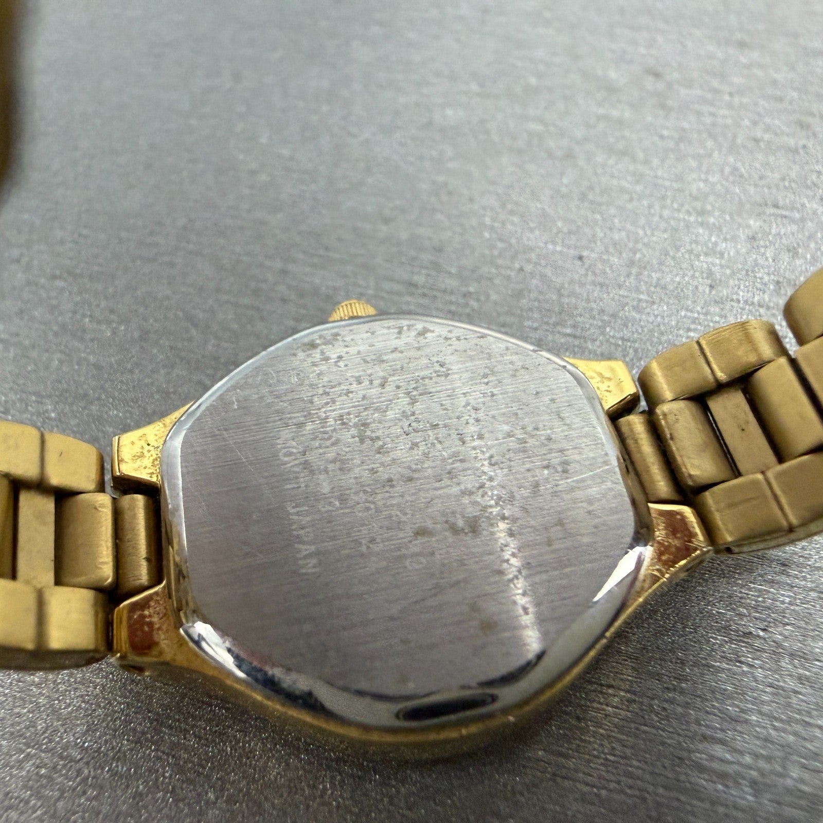 Citizen Watch Women 23mm Champagne Dial Gold Tone Round Date 1012-S072689 NewBat9