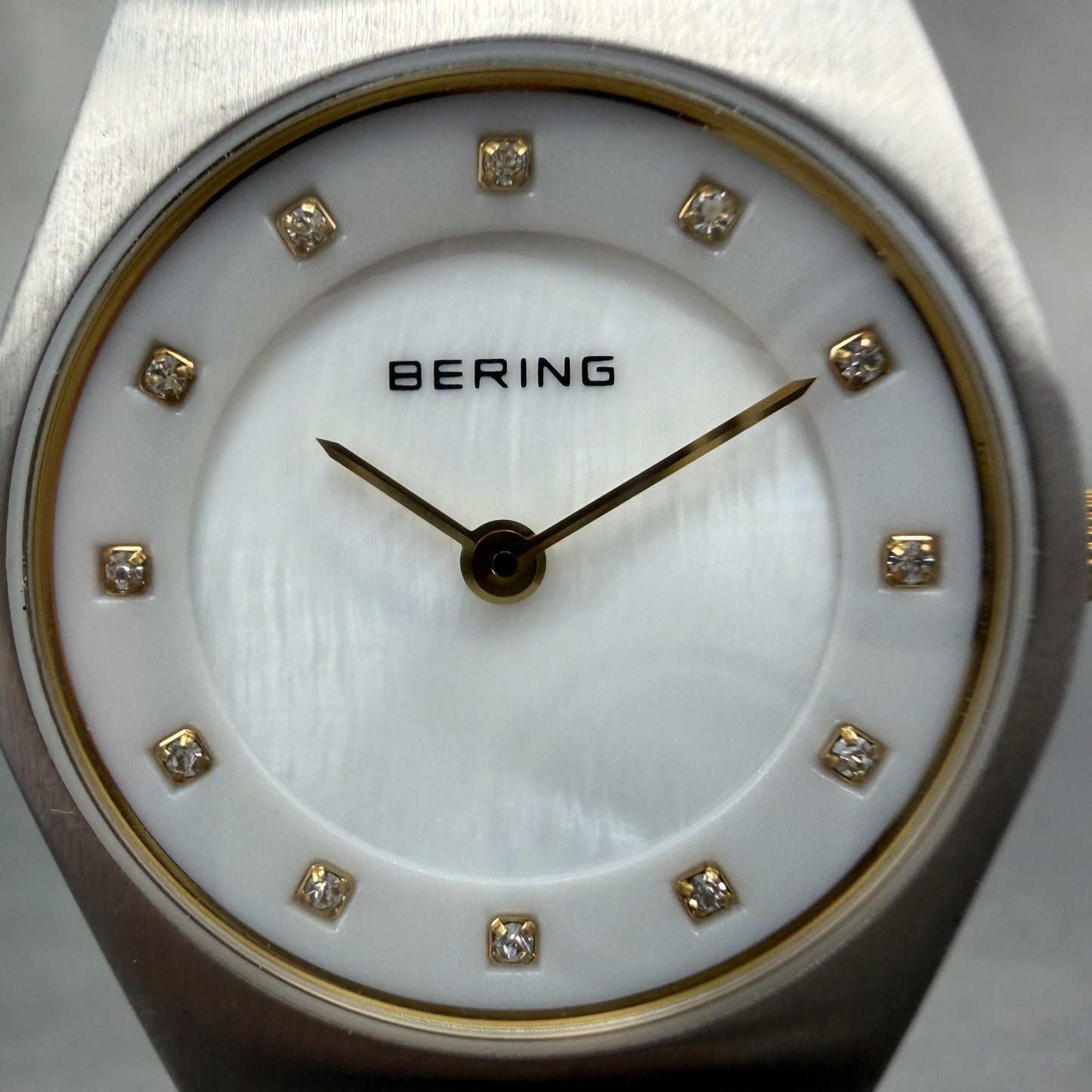 Bering Watch Women 27mm MOP Dial Silver Tone Mesh Band 11927-004 Round New batt1