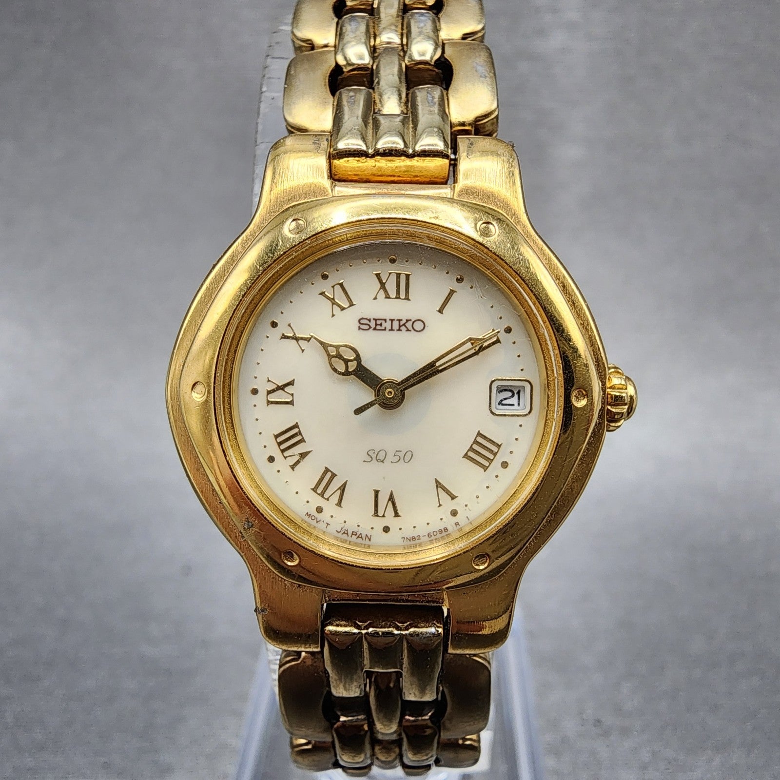 Seiko SQ 50 Watch Women 25mm White Dial Gold Tone Date Round 7N826C53 New Batt0