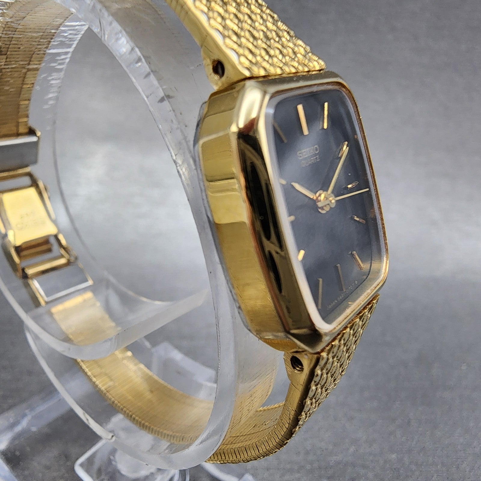Seiko Tank Watch Women 19mm Black Dial Gold Tone 54215060 New Battery3