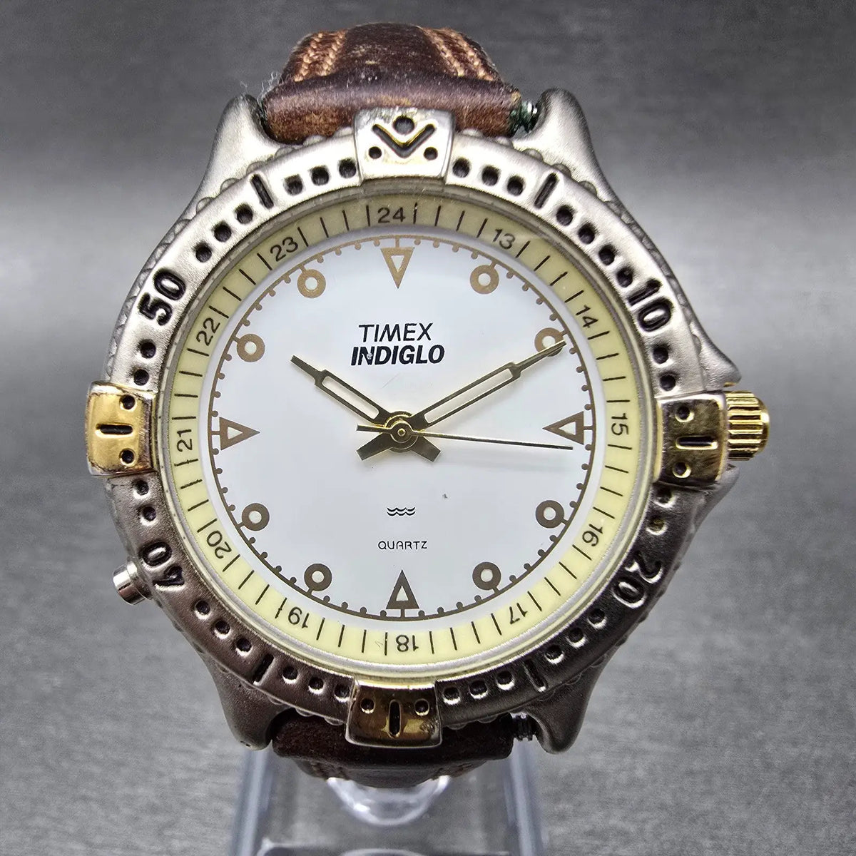 Timex Indiglo Dive Watch Unisex 34mm White Dial Silver Round New Battery VTG0