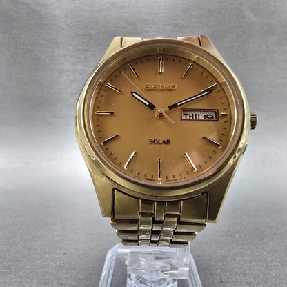 Seiko Solar Watch Men 37mm Champagne Dial Gold Tone Daydate V158-0aa0 Runs QR6