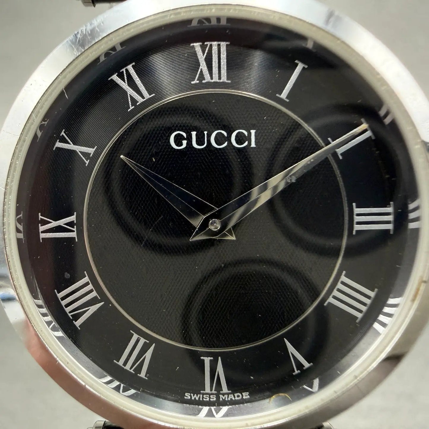 Gucci 2040M Watch Men 30mm Black Dial Silver Tone Leather Round New Battery1