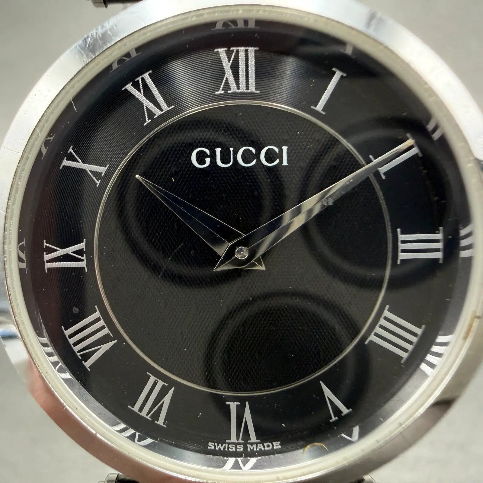 Gucci 2040M Watch Men 30mm Black Dial Silver Tone Leather Round New Battery1