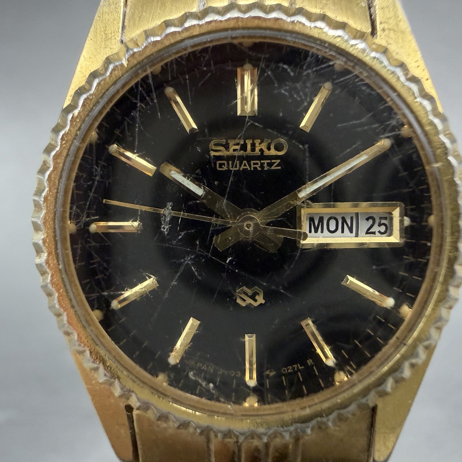 Seiko SQ Watch Women 24mm Black Dial Gold Tone Daydate 24mm Round New Battery 9Q1
