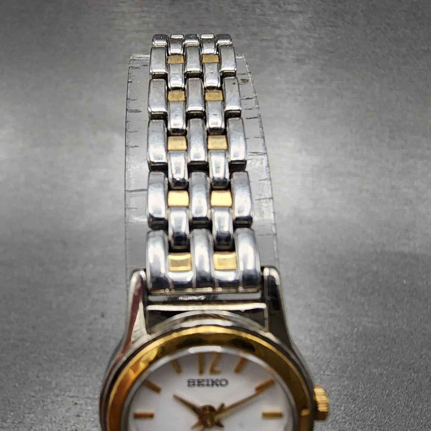 Seiko Watch Women 19mm White Dial Two Tone Round 1n010gd0 New Battery4