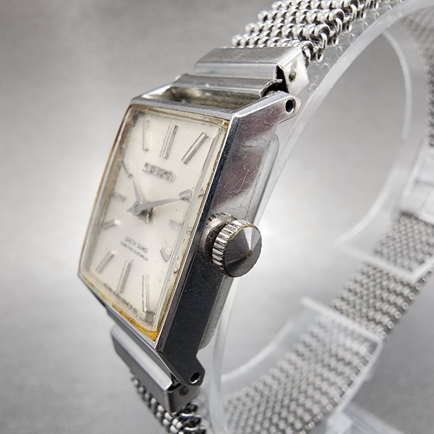 Seiko Queen Seiko Tank Watch Women 16mm White Dial Silver Tone Rectangle Runs3