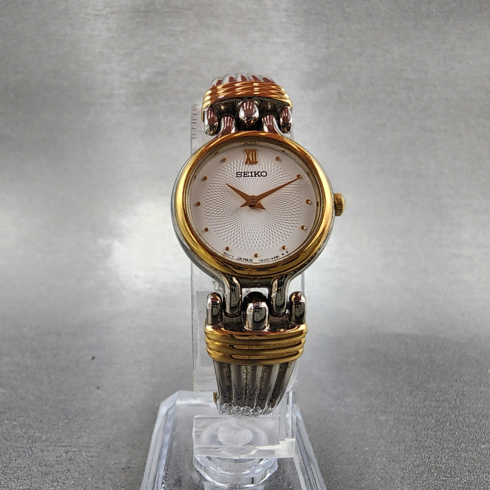 Seiko Watch Women 21mm White Dial Two Tone Round V4001229 New Battery5
