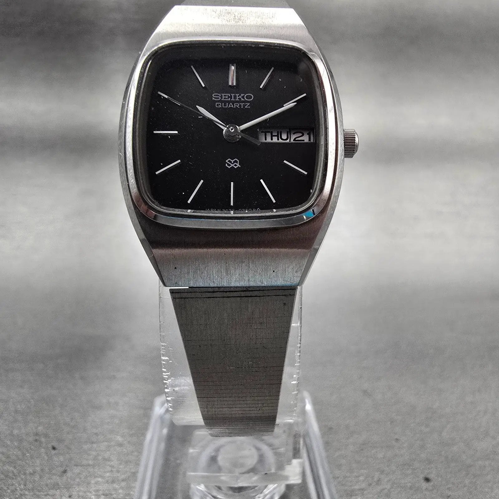 Seiko SQ Watch Women 22mm Black Dial Silver Tone Daydate 3423-5080 New Battery5