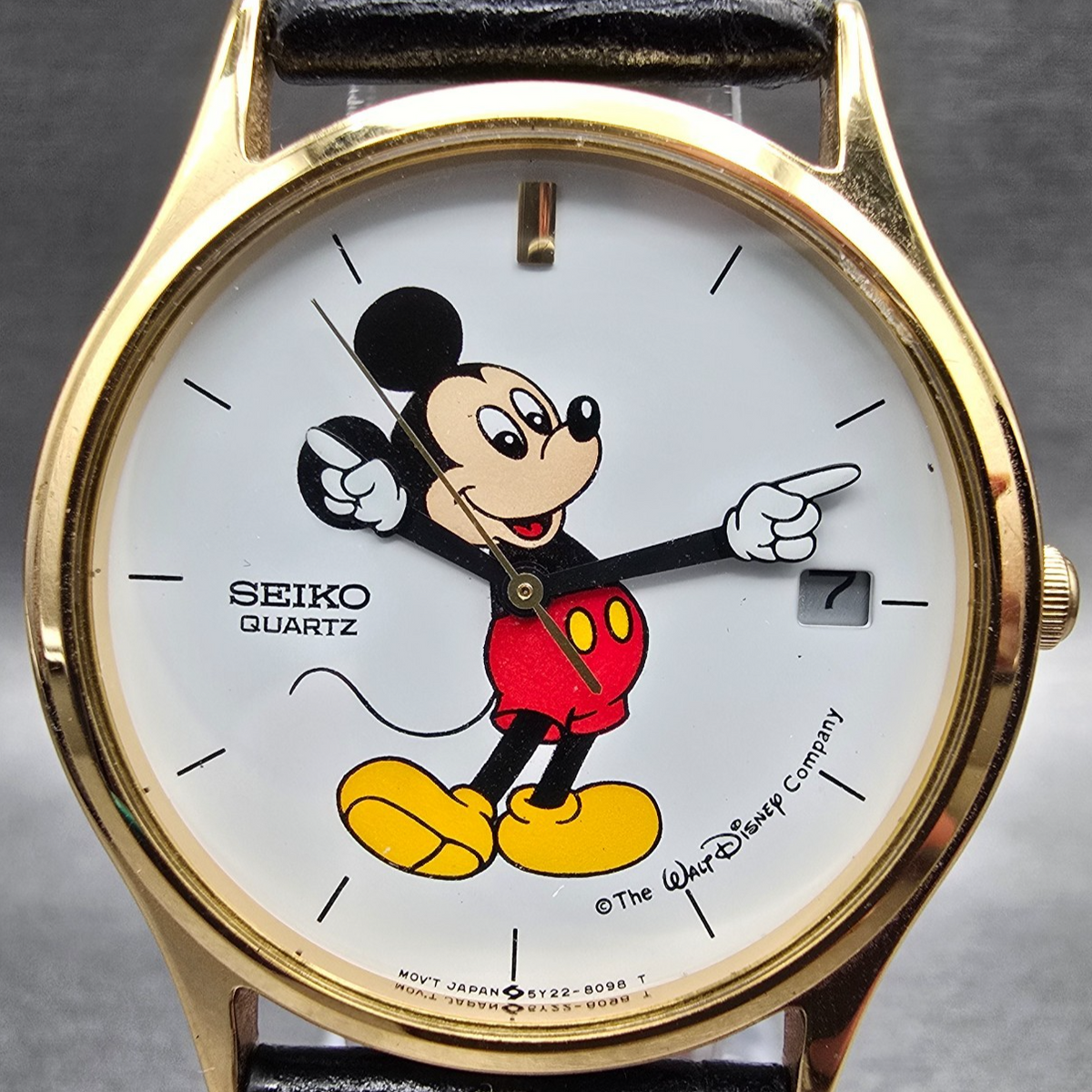 Seiko Mickey Mouse Watch Men 33mm White Dial Gold Tone Date 5V22-8039 New Batt1