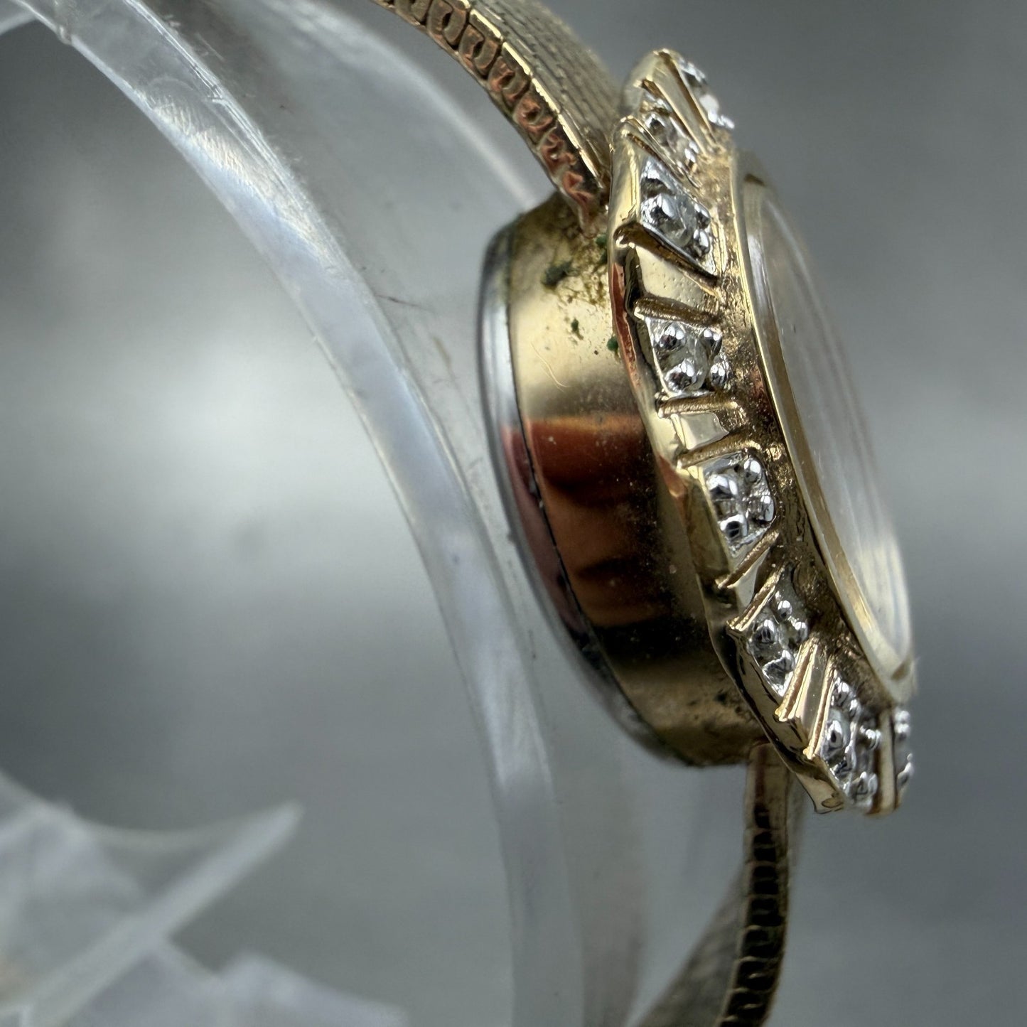 Armitron Deaville Watch Women 19mm Champagne Dial Gold Tone Oval New Battery3