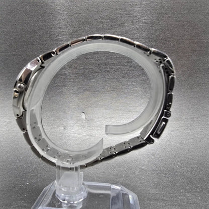 Citizen Eco-Drive Watch Women 25mm Gray Dial Silver Date E011-S049601 Runs JP26