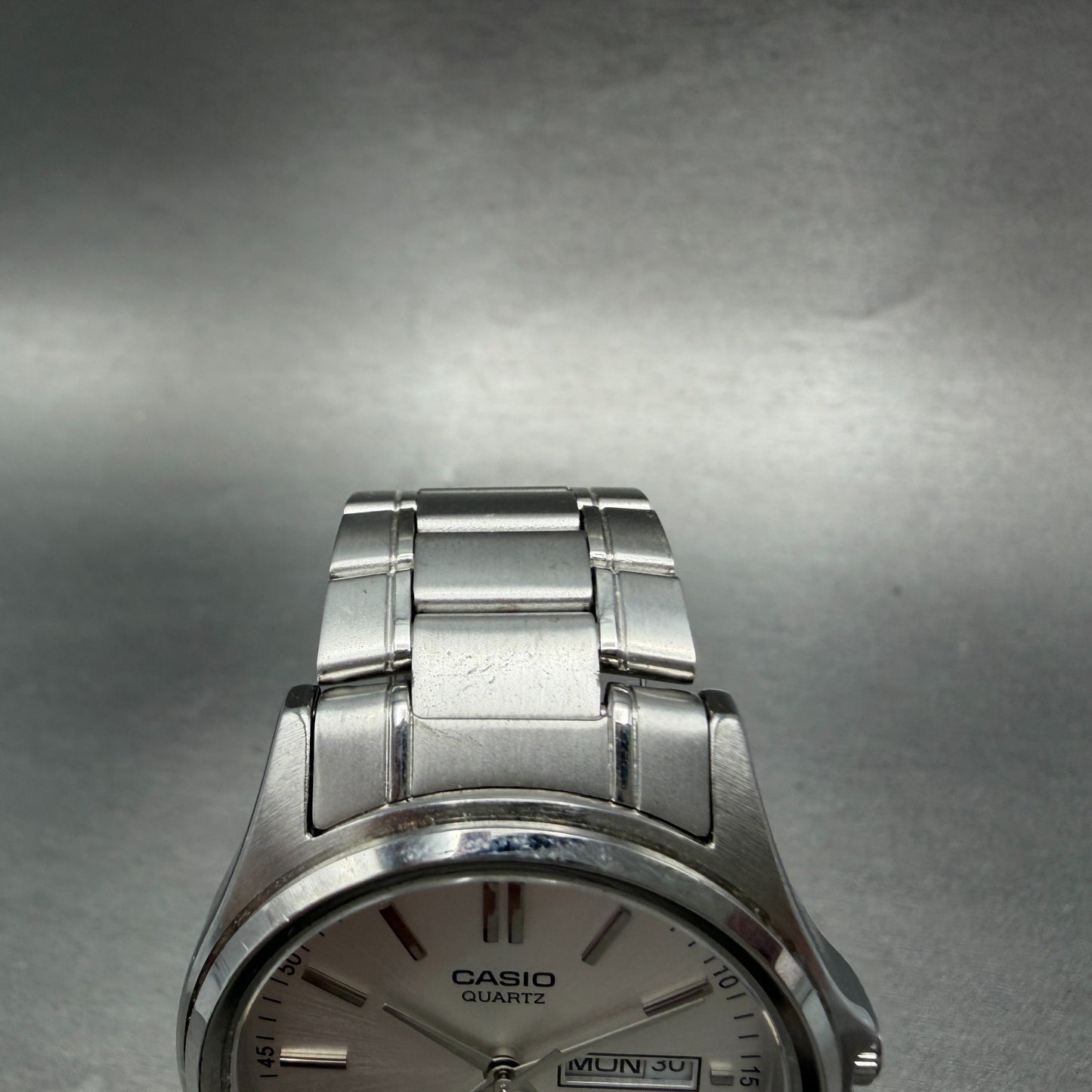Casio Watch Men 37mm White Dial Silver Tone Round Daydate MTP-1239 New Battery A4