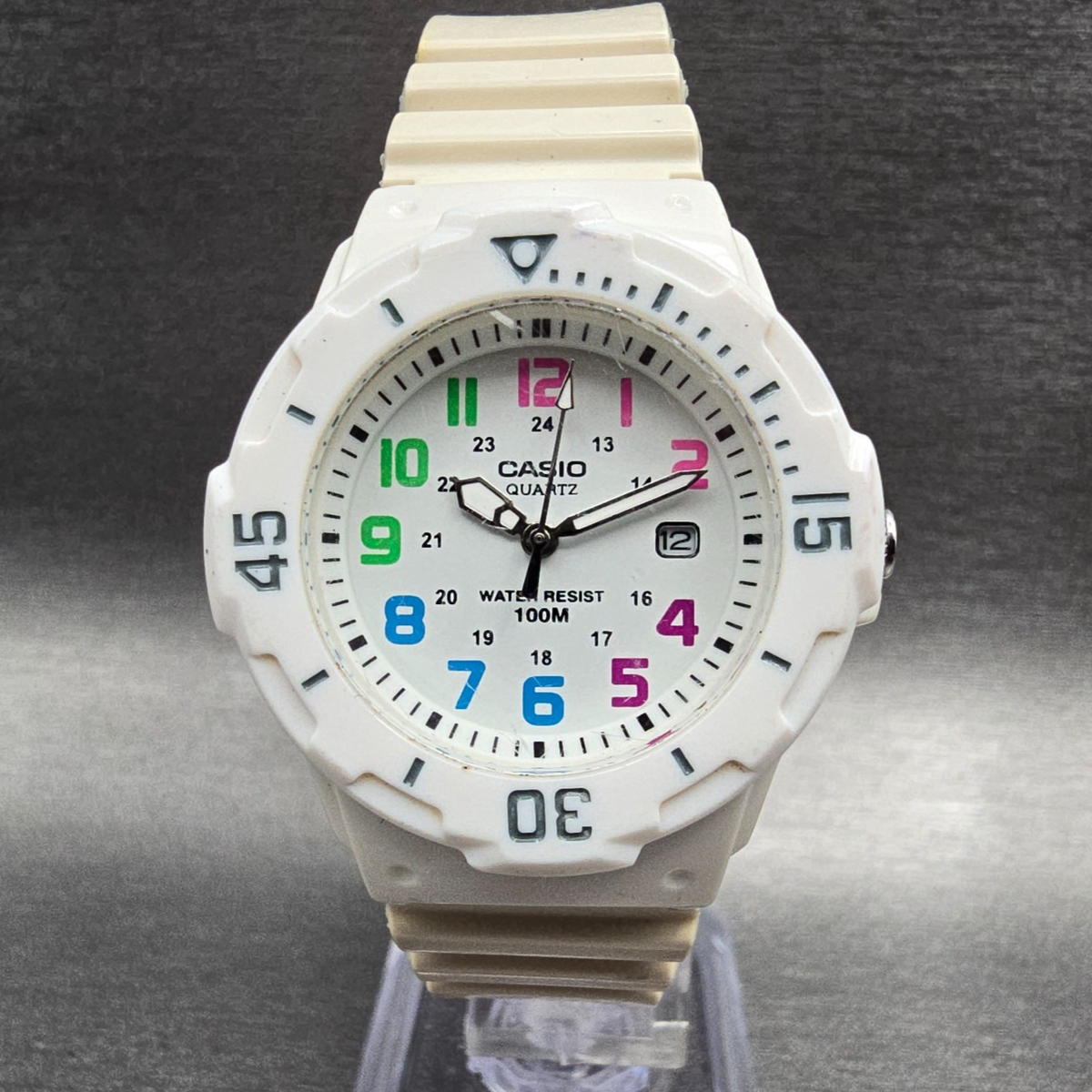 Casio Dive Watch Women 34mm White Dial White Tone Date Round LRW-200H New Batt0
