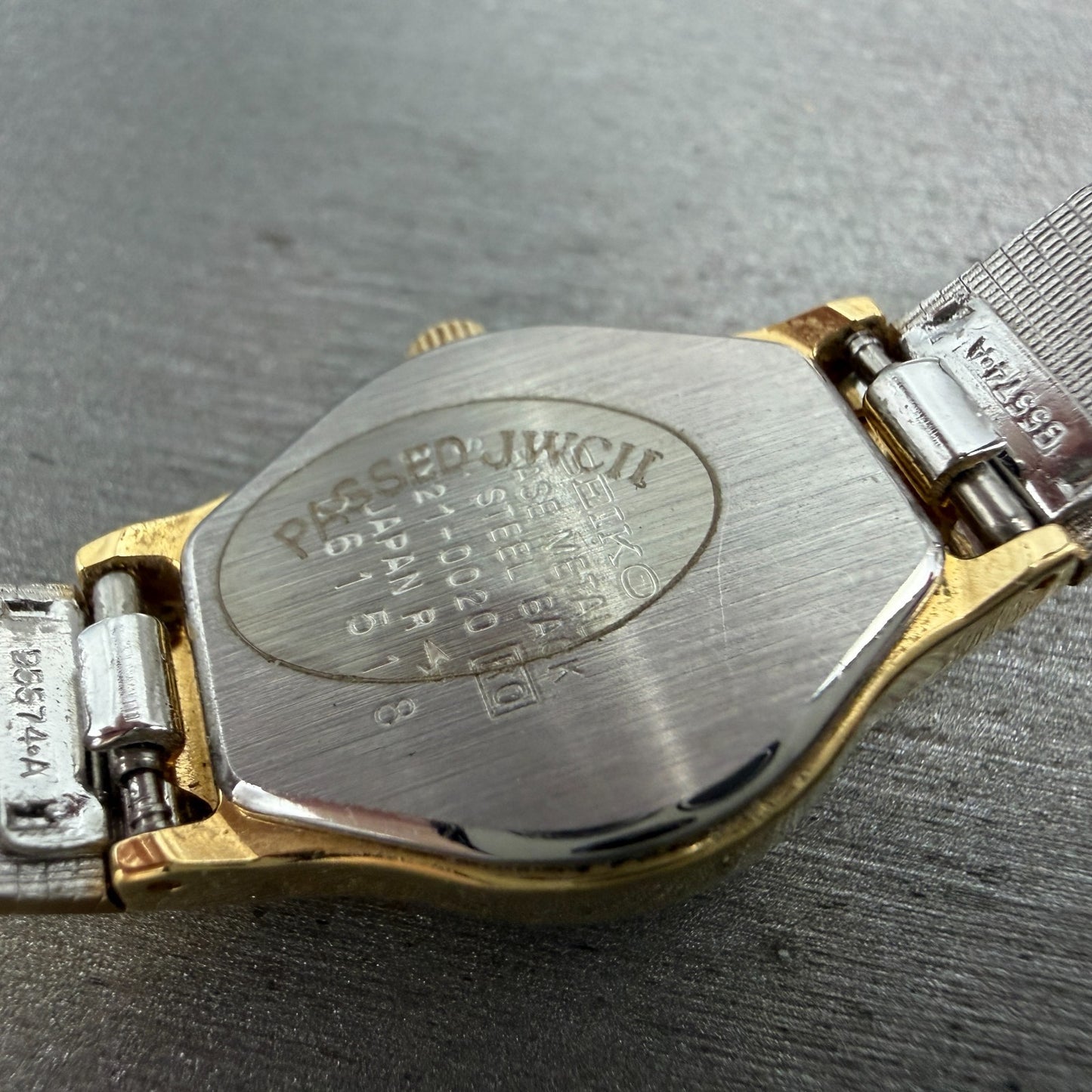 Seiko Watch Women 20mm Champagne Dial Gold Tone Round 8Y21-0020 New Battery GH59