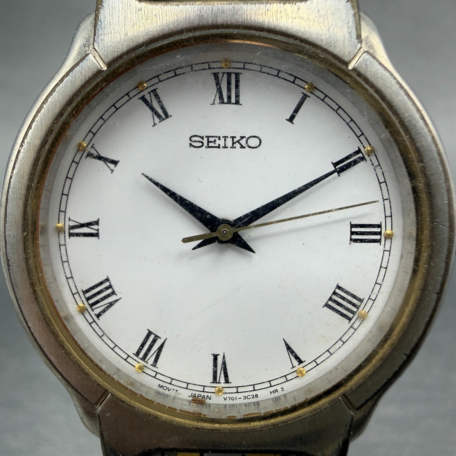Seiko Watch Unisex 32mm White Dial Two Tone Round V701-2B50 New Battery Vintage1