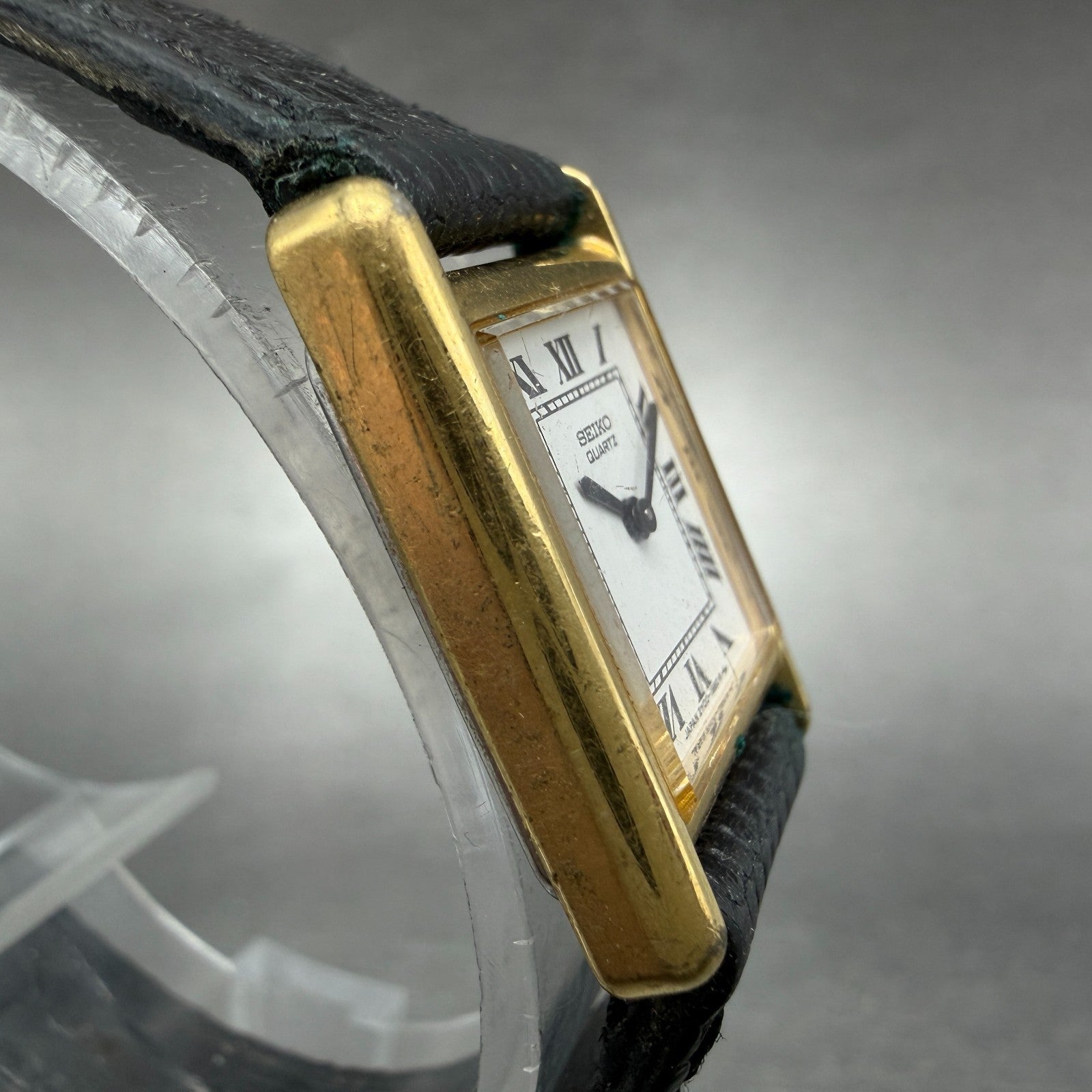 Seiko Tank watch Women 18mm White Dial Gold Tone Rectangle 2Y00-5470 New Battery3