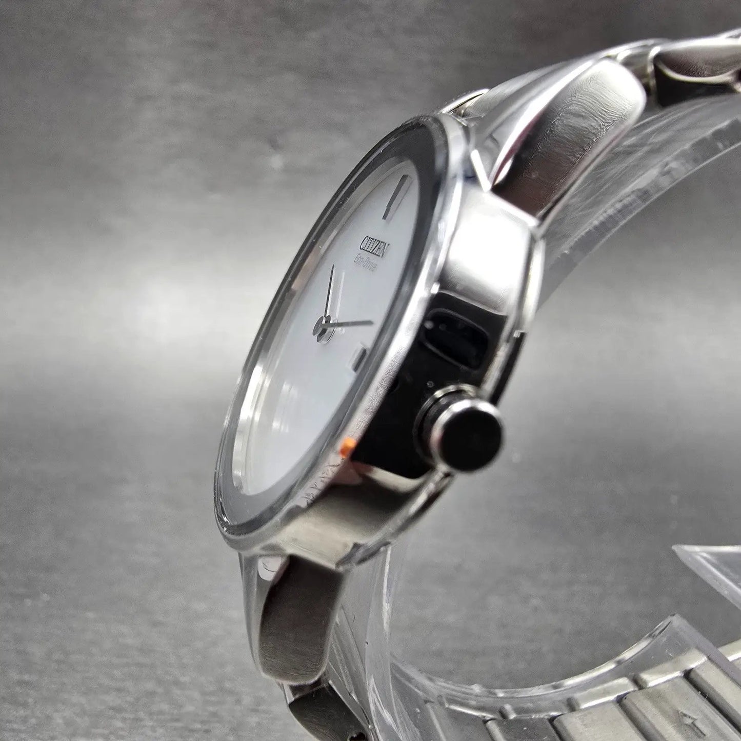 Citizen Eco-Drive Watch Women 30mm White Dial Silver Tone Date J015-S086922 Runs2