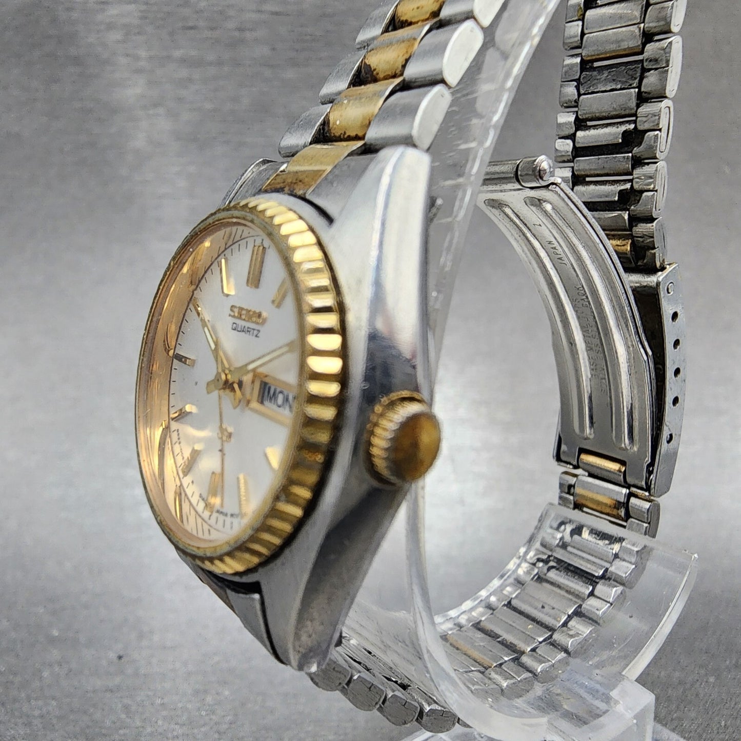 VTG Seiko SQ Watch Women 25mm White Dial Two Tone Daydate Round 85230059 NewBat3