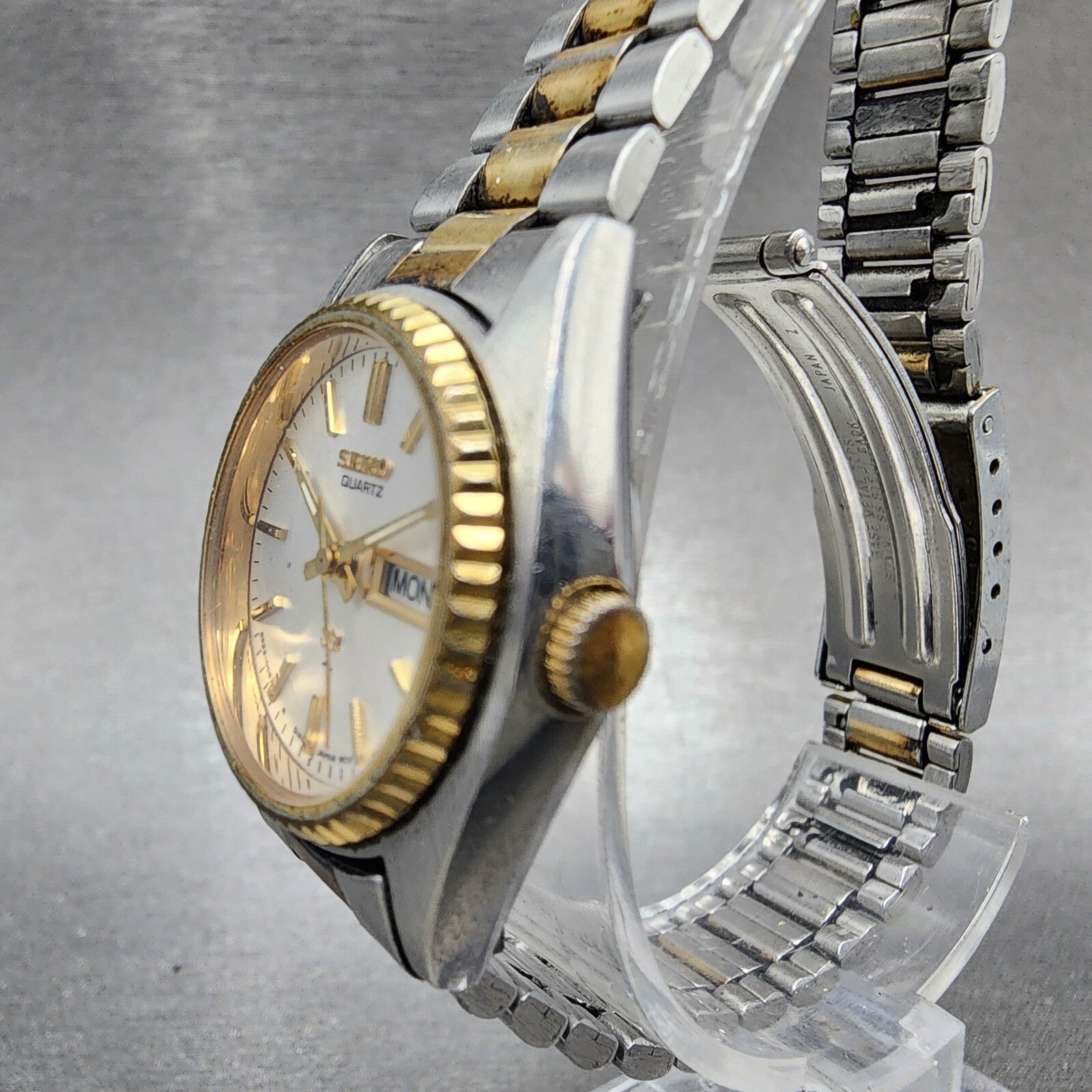 VTG Seiko SQ Watch Women 25mm White Dial Two Tone Daydate Round 85230059 NewBat3