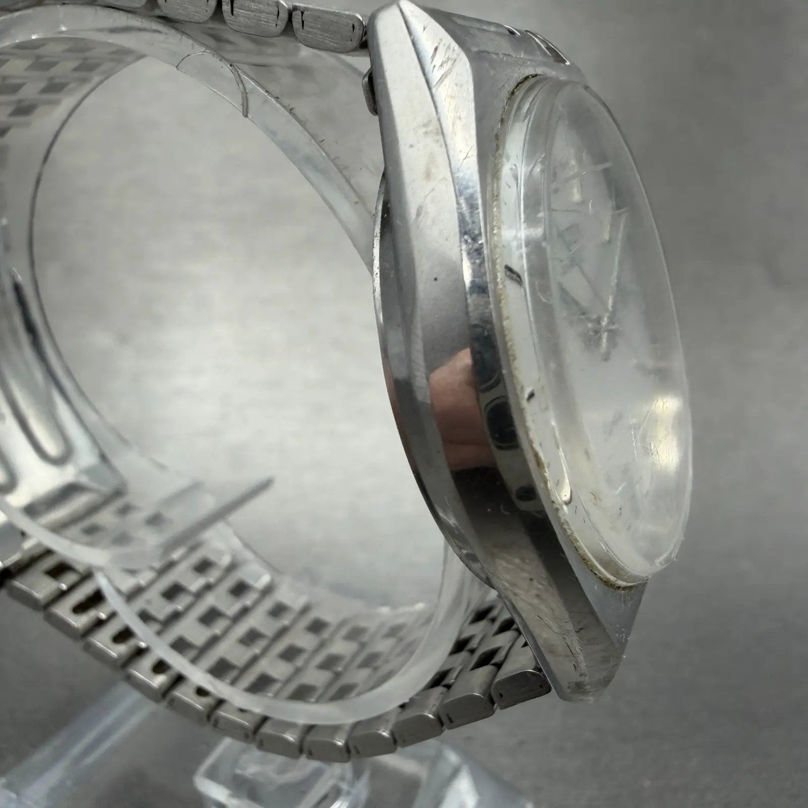 Citizen Seven Watch Men 35mm Silver Dial Silver Tone date 2110-942191 NewBattery3