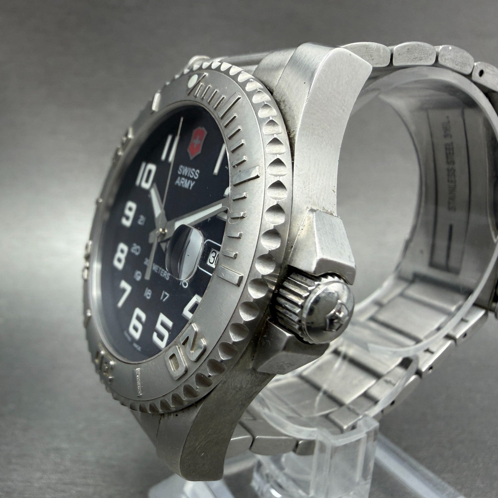 Victorinox Swiss Army Maverick II Dive Watch Men 42mm Black Dial Steel Date Runs2