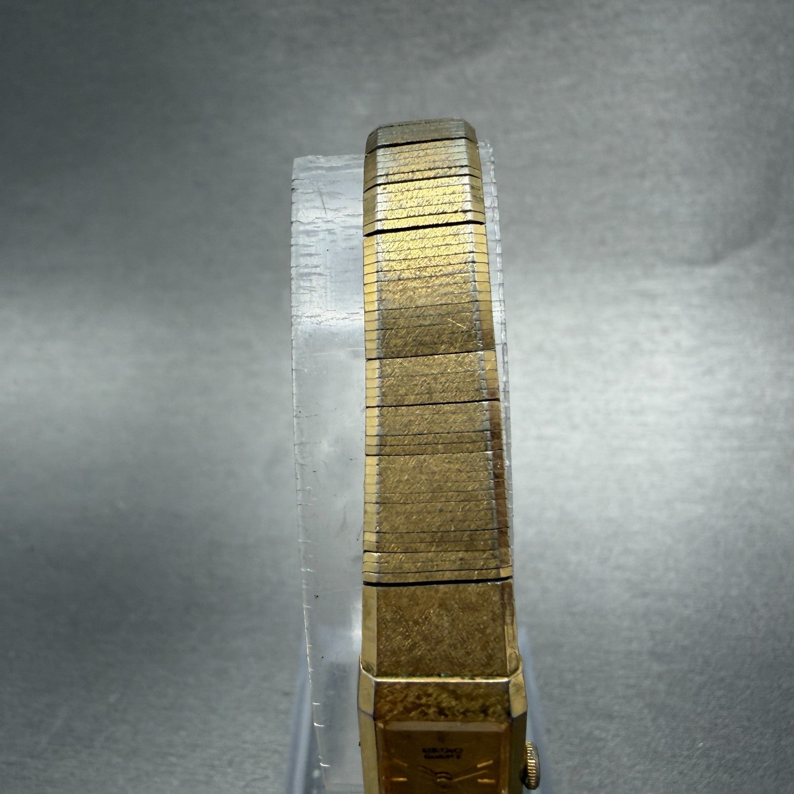 Seiko Tank Watch Women 12mm Champagne Dial Gold Tone 2e20-6259 New Battery 3214