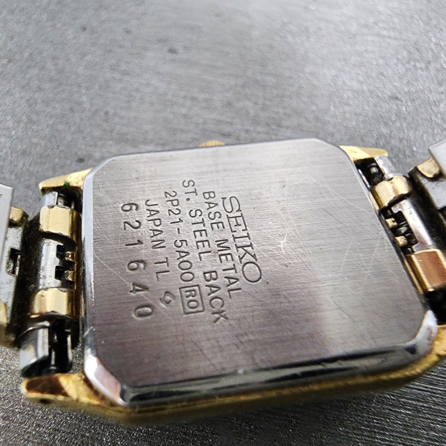 Seiko Tank Watch Women 18mm Champagne Dial Gold Tone 2p215a00 New Battery9