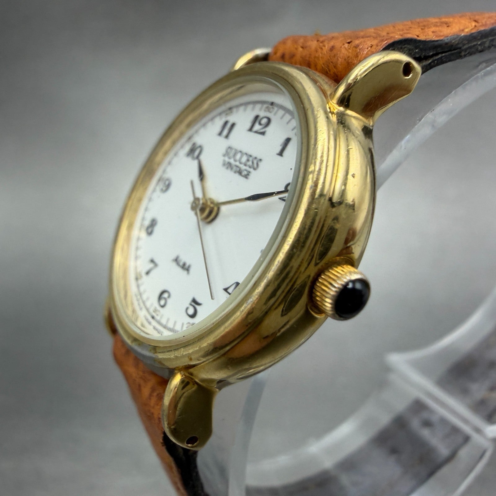 Seiko ALBA Watch Women 25mm White Dial Gold Tone Round V306-6390 New Battery AKL2