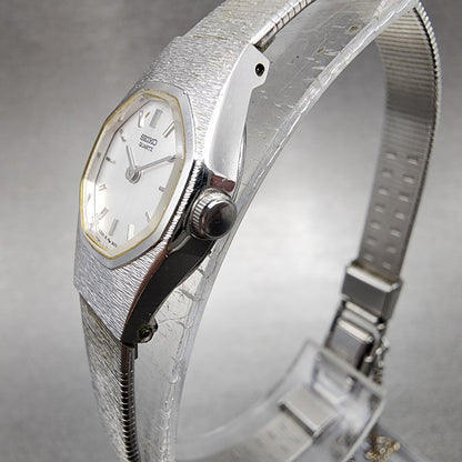 Seiko Watch Women 17mm Silver Dial Silver Tone Octagon 2y00-5048 New battery