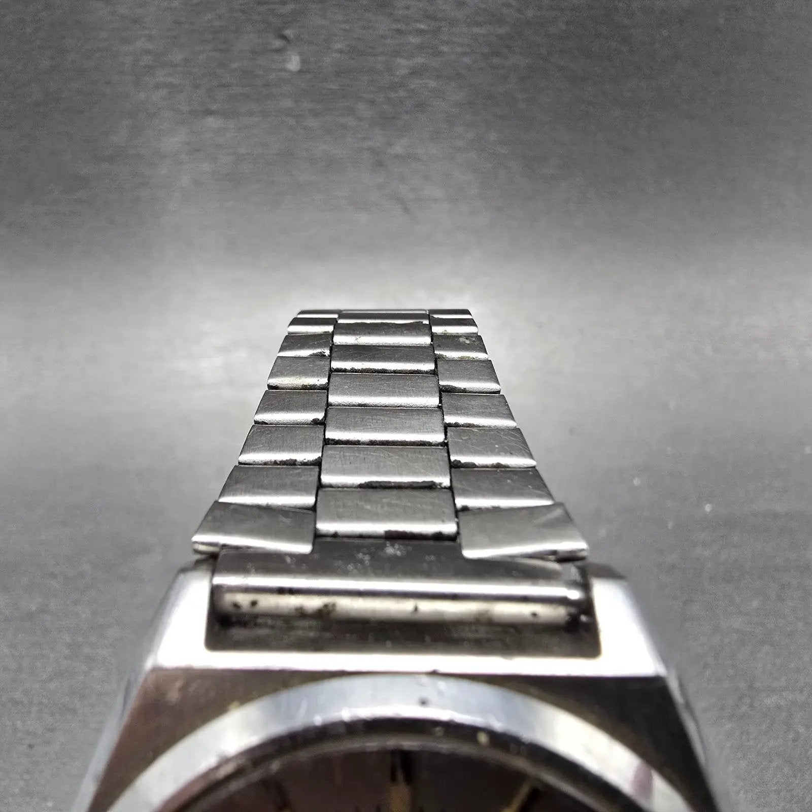 Seiko 5 Automatic Watch Men 38mm Silver Dial Silver Tone Daydate 7009-876A Runs4