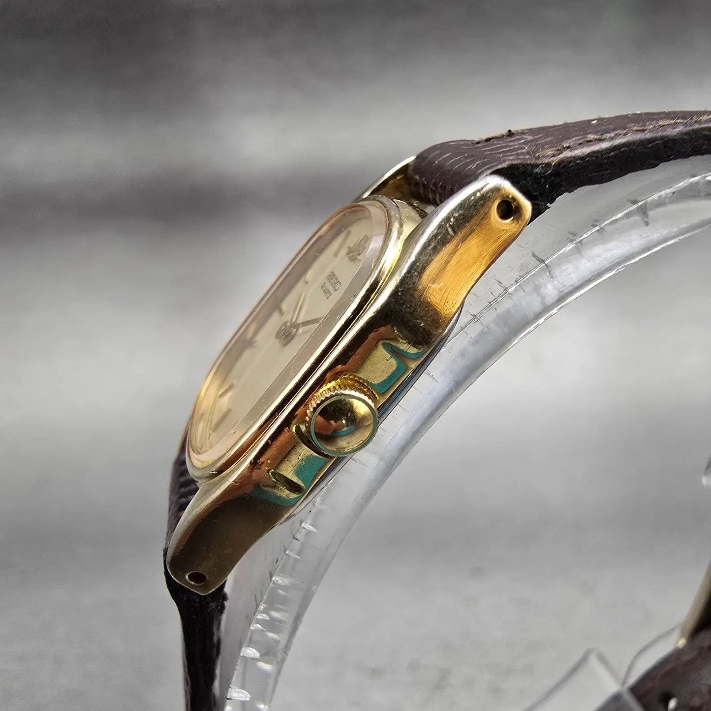 Seiko Watch Women 17mm Champagne Dial Gold Tone Rectangle 2Y00-5250 New Battery2