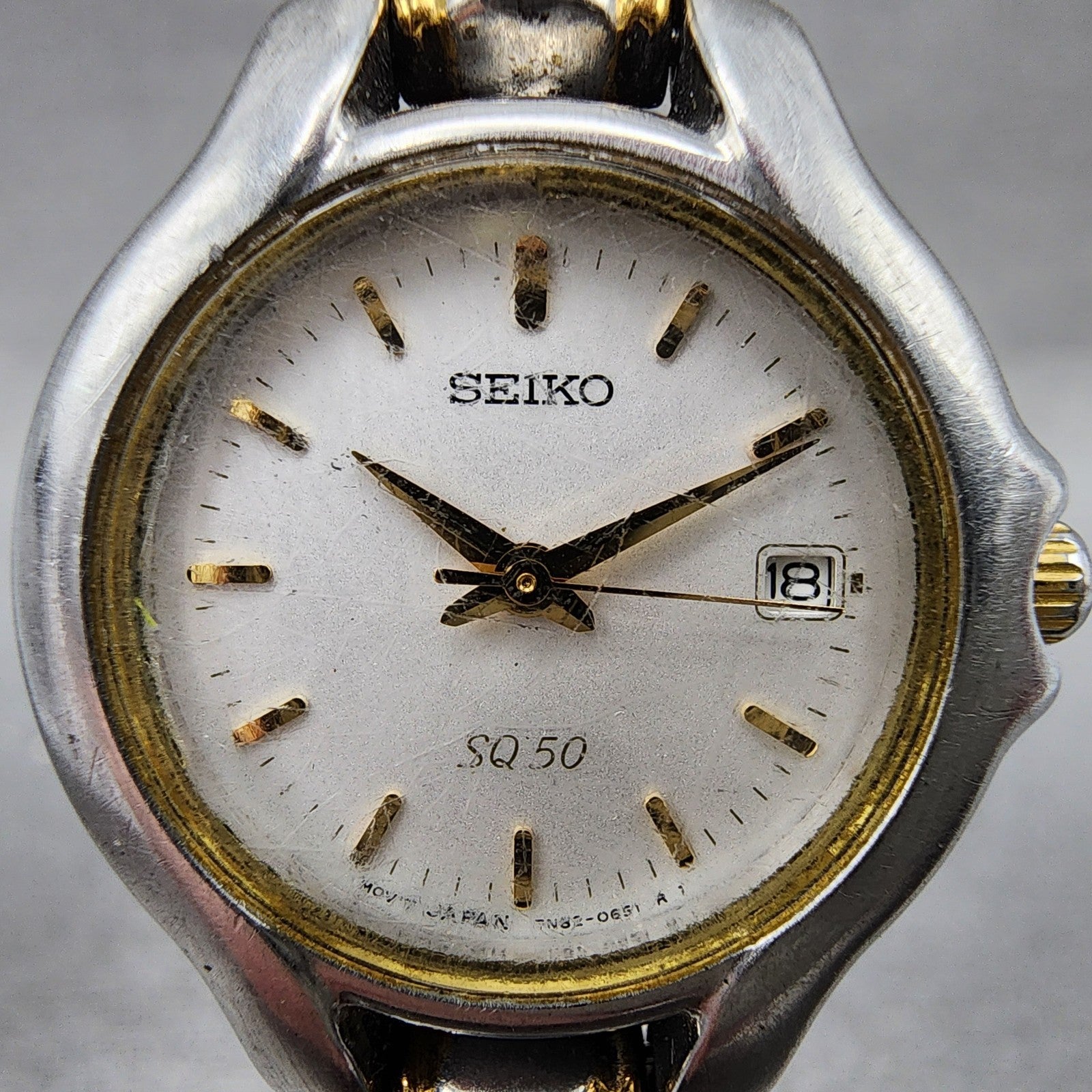 Seiko SQ 50 Watch Women 25mm White Dial Two Tone Date 7n820301 New Battery1