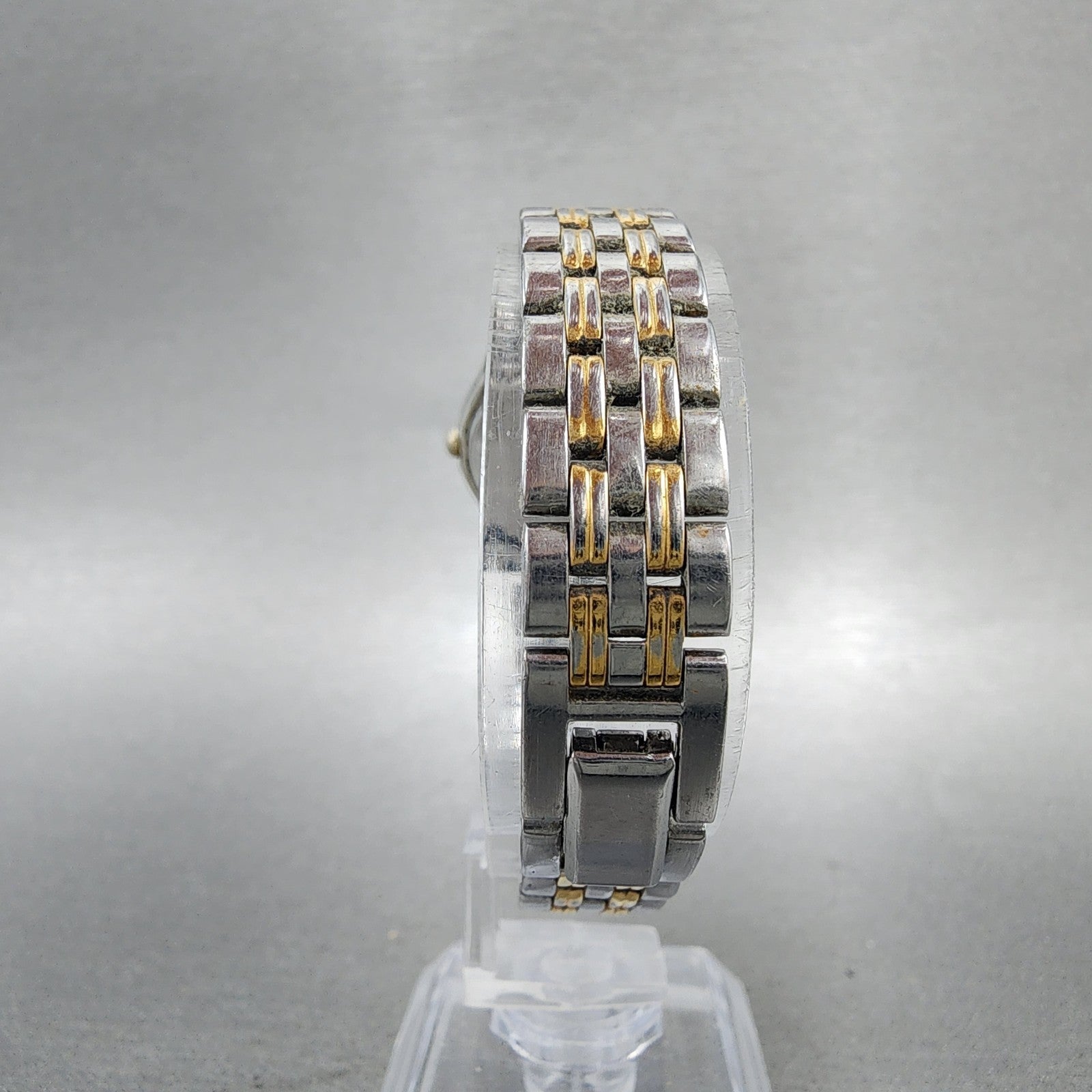 Seiko watch Women 24mm White Dial Two Tone Round V4011630 New Battery VTG7