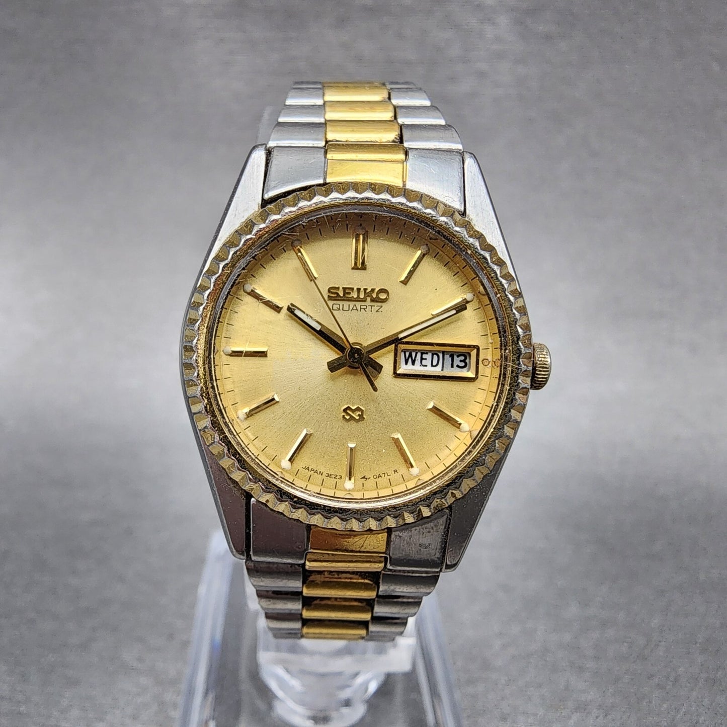 VTG Seiko SQ Watch Women 24mm Gold Dial Two Tone Daydate Round 3E230A60 New Bat0